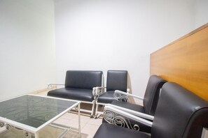 Interior - OYO 3707 Halona Guesthouse (Depok)