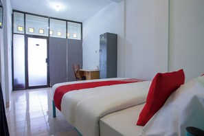 Room - OYO 3707 Halona Guesthouse (Depok)