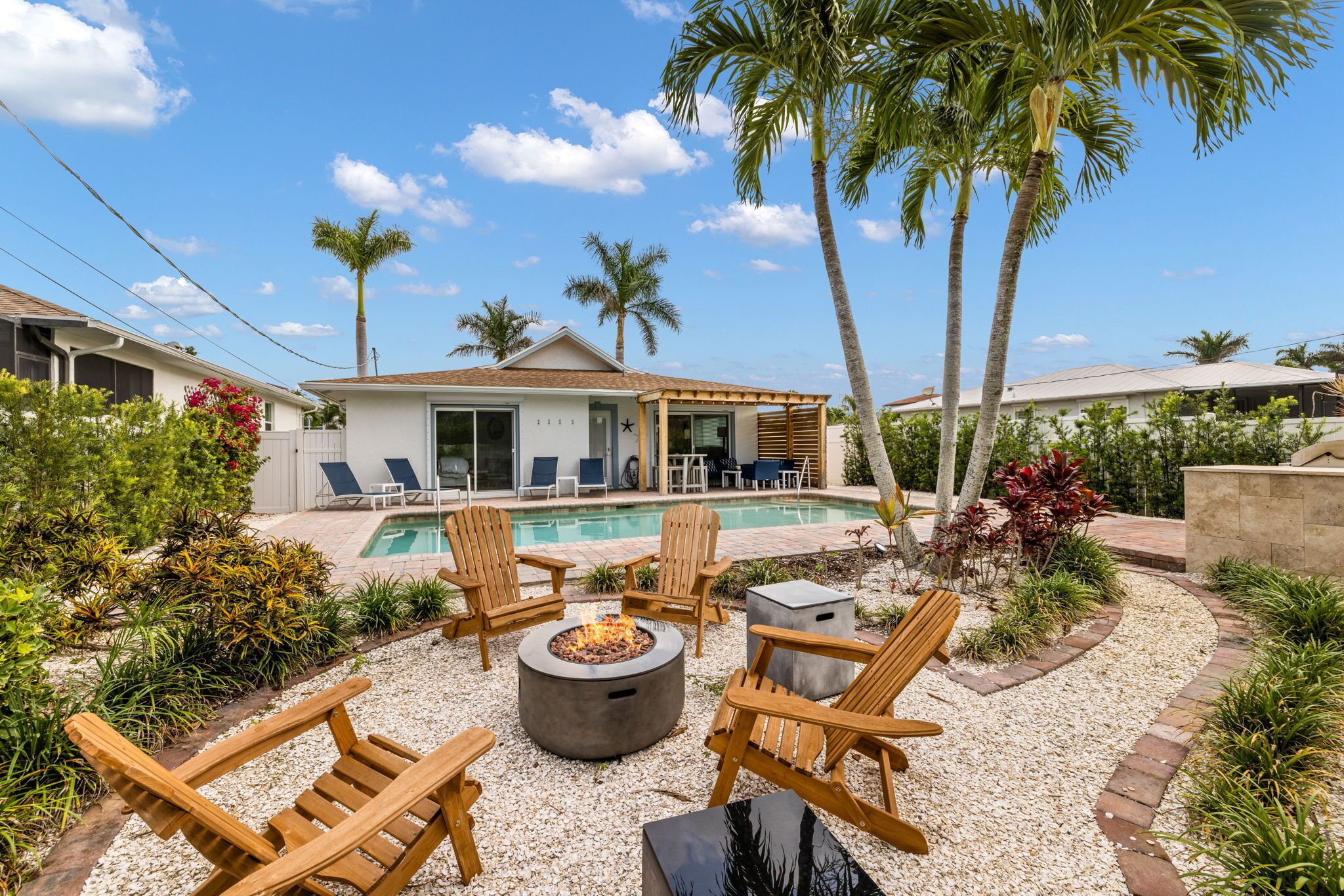 STARFISH COTTAGE - Beautiful 3 BR/2 Bath Pool Home