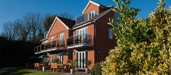 Spacious Self-Catering 1 Bed Apt/Country & Sea Views