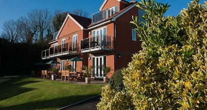 Spacious Self-Catering 1 Bed Apt/Country & Sea Views