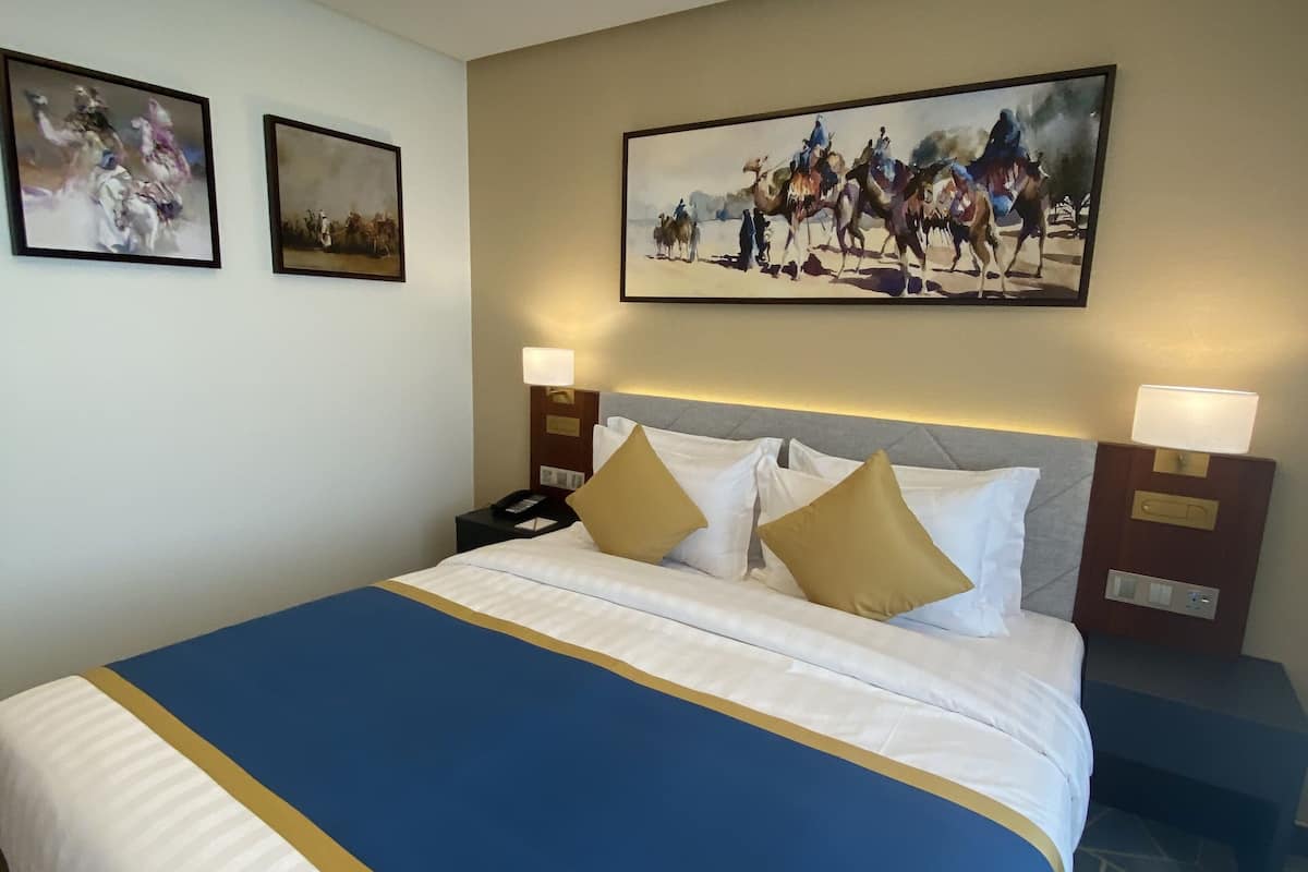 standard double room | 1 bedroom, minibar, in-room safe, desk