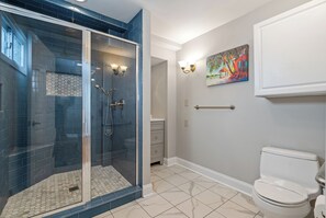 Combined shower/bathtub