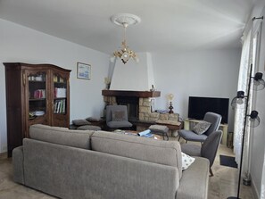 Fernseher, Tischtennisplatte