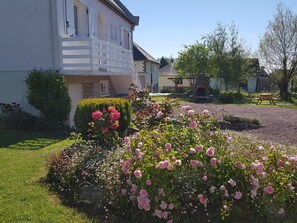 Property grounds - Spacious house in Yquelon with enclosed garden and internet, near Granville (Yquelon)