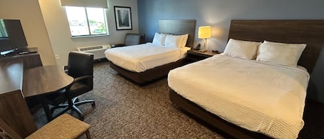Ropa de cama de alta calidad, camas con pillow-top y escritorio