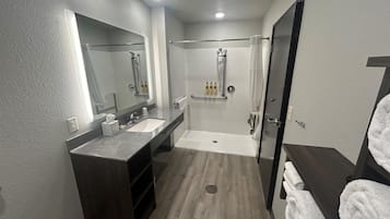 Standard Room, 1 Queen Bed, Accessible, Kitchen | Accessible bathroom
