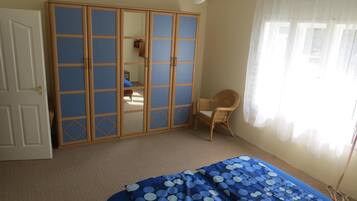 5 bedrooms, iron/ironing board