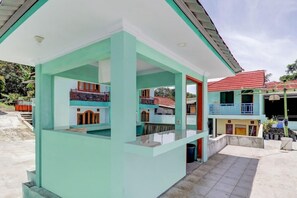 Terrace/patio - OYO 3879 Villa Sari Intan (Ciater)