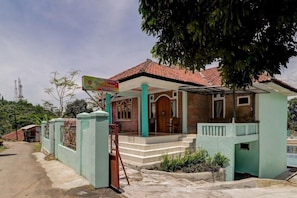 Exterior - OYO 3879 Villa Sari Intan (Ciater)