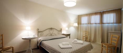 3 Schlafzimmer, Reisekinderbett, WLAN