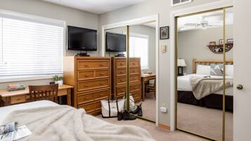 3 bedrooms, desk, iron/ironing board, WiFi