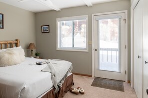 3 bedrooms, desk, iron/ironing board, WiFi - Outpost: Pitchfork 2105 - Snow King Location! (Jackson)