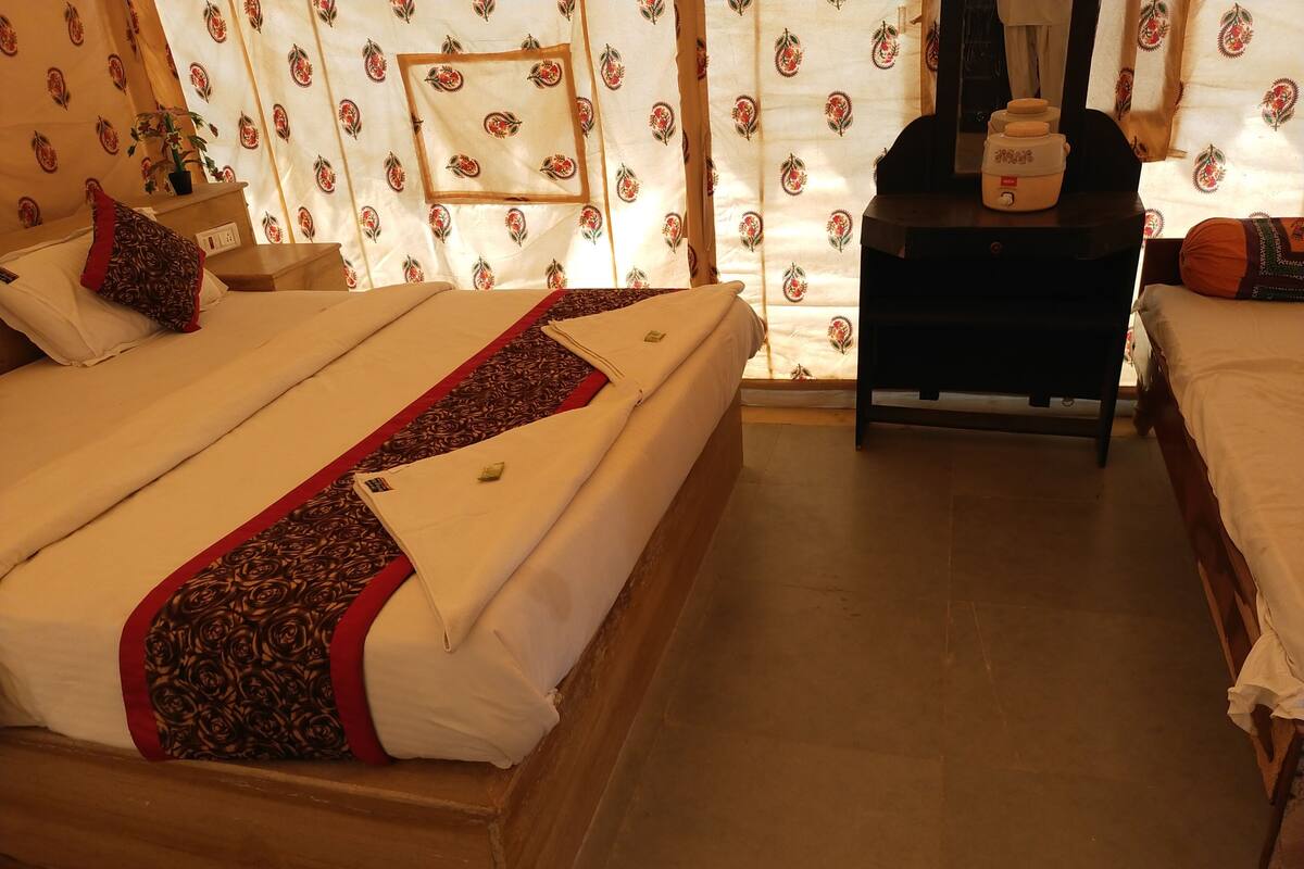 Tienda de campaña Deluxe | Ropa de cama de alta calidad y escritorio