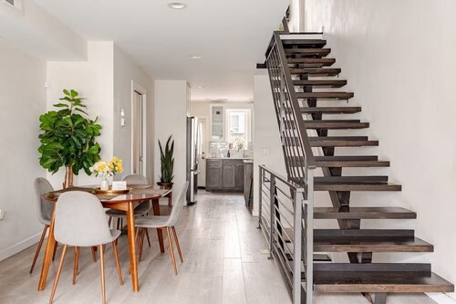 LUX, Newly Renovated Greys Ferry Home and PATIO --15 Mins from Attractions!