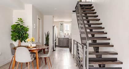 LUX, Newly Renovated Greys Ferry Home and PATIO --15 Mins from Attractions!