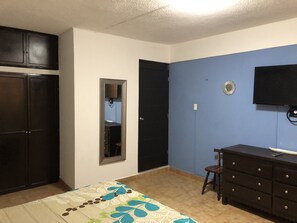 1 室のベッドルーム、アイロン / アイロン台、WiFi (無料)、ベッドシーツ