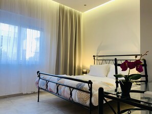 2 عدّة غرف نوم ومكواة/لوح كي وواي فاي وملاءات أسرّة