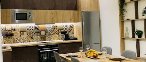 Fridge, microwave, oven, stovetop