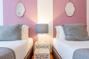 2 habitaciones, escritorio, tabla de planchar con plancha y internet 