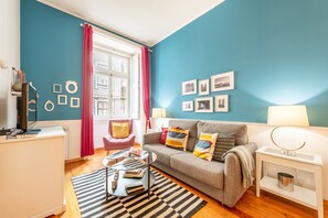 TV, books - GuestReady - Apt located on Lisbon city centre (Lisbon)