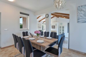 Dining - Prunkvolle Villa mit Großem Pool (Sveti Lovreč)