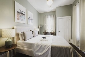 3 bedrooms, desk, iron/ironing board, free WiFi