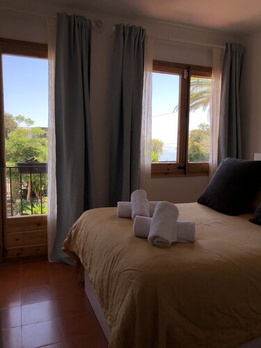 Amazing and Spacious house in Cala Canyelles.