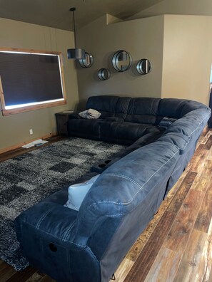 Smart TV, chimenea y reproductor de DVD 