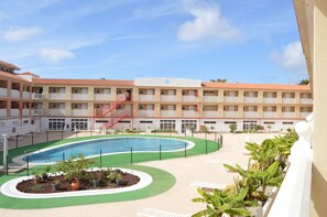 حمّام سباحة خارجي، حمّام سباحة مُدفَّأ