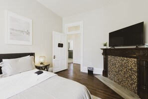 3 Schlafzimmer, Schreibtisch, Bügeleisen/Bügelbrett, Reisekinderbett