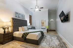 3 bedrooms, iron/ironing board, free Internet, bed sheets - 20% OFF Monthly | 10% OFF Weekly-Modern Condo Steps to St. Charles Ave & Close to FQ (New Orleans)