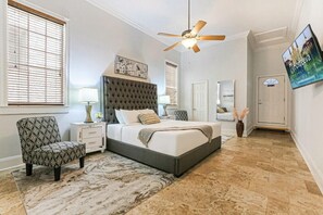 3 bedrooms, iron/ironing board, free Internet, bed sheets - 20% OFF Monthly | 10% OFF Weekly-Modern Condo Steps to St. Charles Ave & Close to FQ (New Orleans)