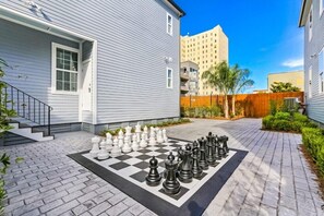 Property grounds - 20% OFF Monthly | 10% OFF Weekly-Modern Condo Steps to St. Charles Ave & Close to FQ (New Orleans)