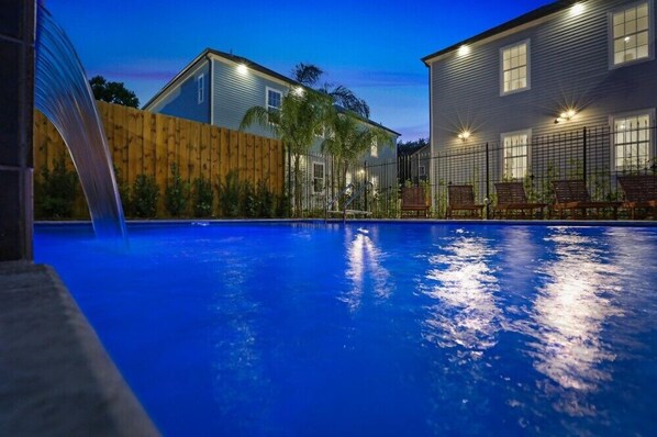 Pool - 20% OFF Monthly | 10% OFF Weekly-Modern Condo Steps to St. Charles Ave & Close to FQ (New Orleans)