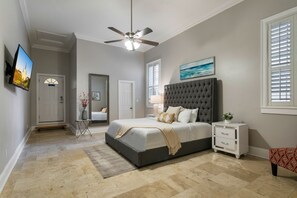 3 bedrooms, iron/ironing board, bed sheets - Modern Home Near Magazine St & Close to FQ (New Orleans)