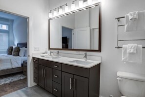 Hair dryer, towels - Open Floorplan Ideal Location (Asheville)