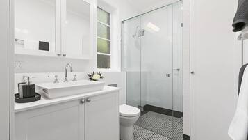 Basic Apartment, 2 Bedrooms | Bathroom | Shower, hair dryer, towels, soap