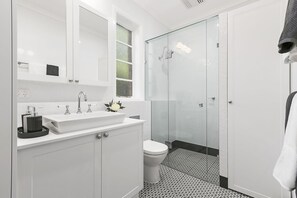 Basic-Apartment, 2 Schlafzimmer | Badezimmer