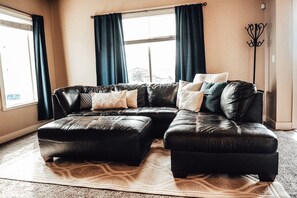 Smart TV, fireplace, DVD player, books