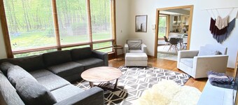 30 min from Notre Dame + Hottub, 10 acre estate and game room