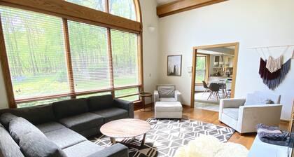 30 min from Notre Dame + Hottub, 10 acre estate and game room