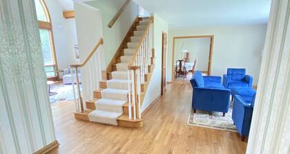 30 min from Notre Dame + Hottub, 10 acre estate and game room