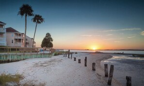 Beach nearby, sun-loungers, beach towels