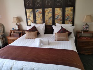 Desk, laptop workspace, iron/ironing board, free WiFi - Erasmus Manor Guest House (Pretoria)