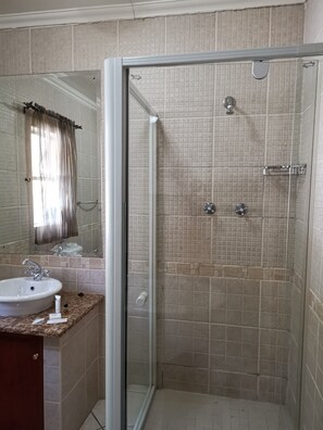 Ducha del cuarto de baño