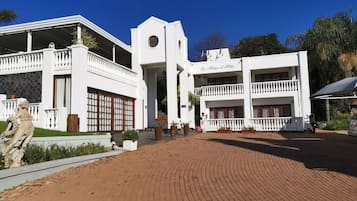 Fachada da propriedade