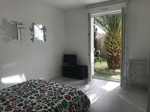 4 habitaciones, tabla de planchar con plancha, cuna de viaje y wifi 