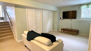 Smart TV, fireplace, offices - Walk To Depot Beach and Downtown in Minutes from Lovely North Side in-Town Home (Charlevoix)