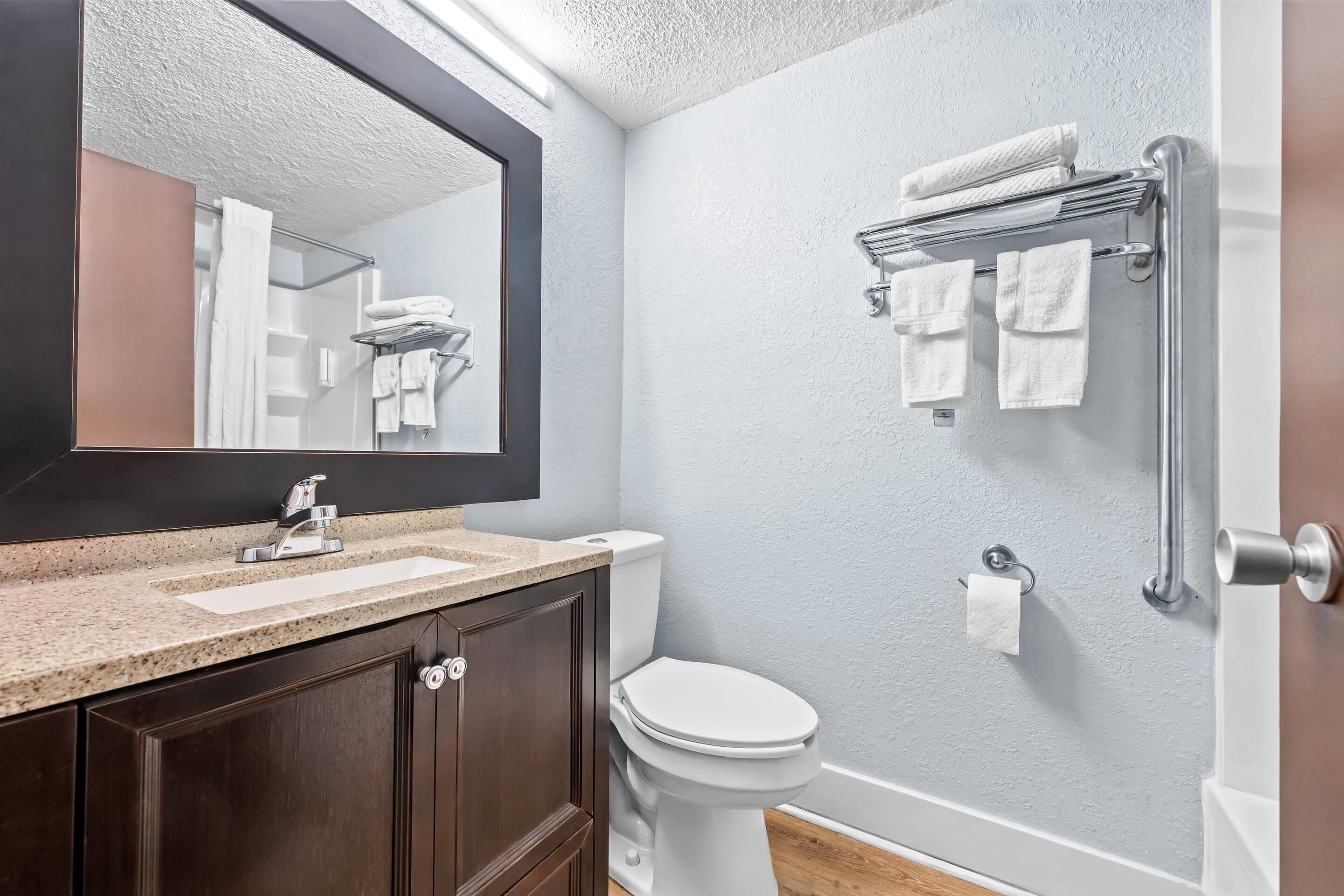 Standard Room, 1 King Bed, Non Smoking | Pillow-top beds, desk, laptop workspace, iron/ironing board